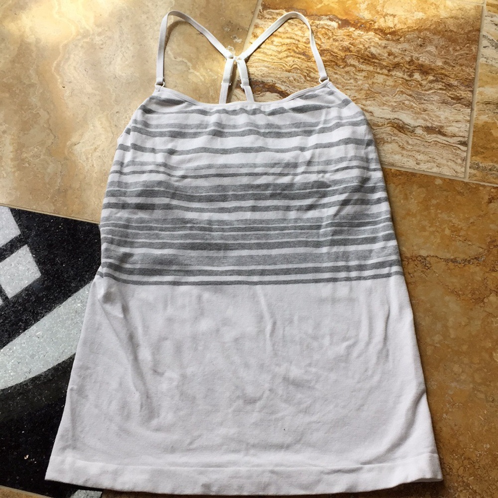 Athleta Convertible adjustable strap/seamless bra